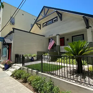 Family Laundry & Bed & Breakfast